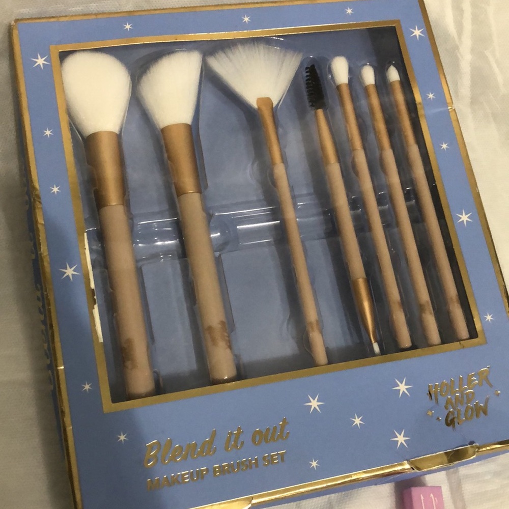 Makeup Brush Set & Lip Glosses bundle 5 items NWT - Picture 2 of 6